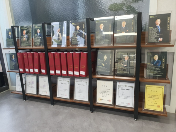 진술 번복 시 민사소송 어려움을 강조하는 이미지